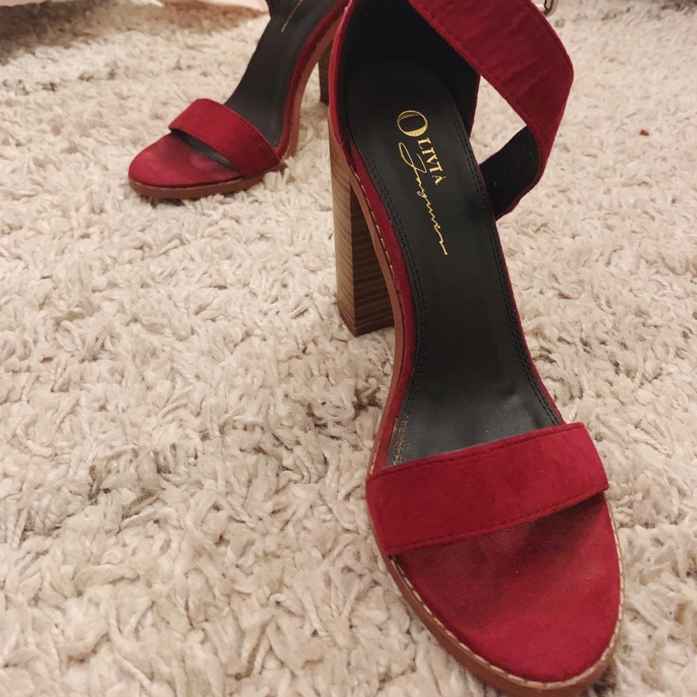 Red pumps - Picture 2 of 2